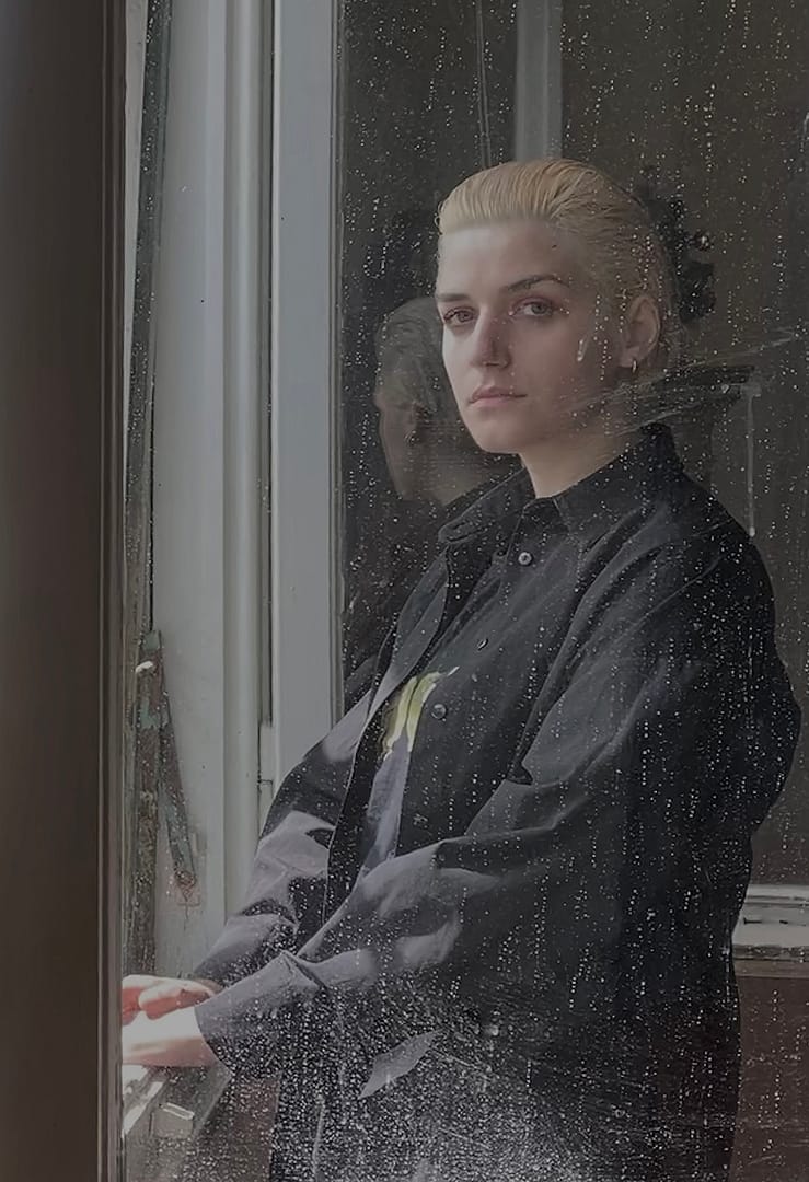 Lori portrait__